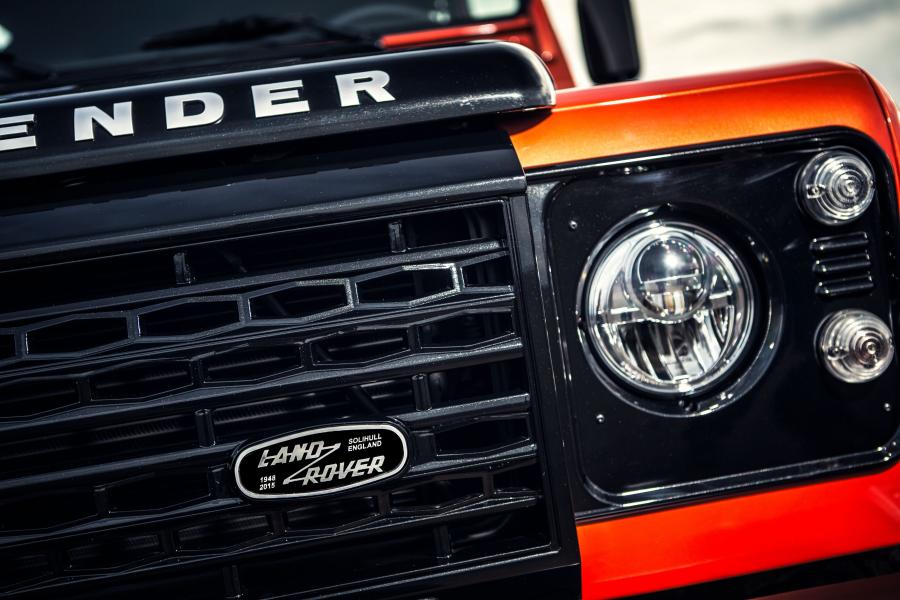  Land Rover Defender 110 Adventure 2015 года  (фото 5 из 9)